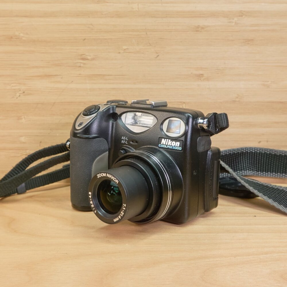 Nikon Coolpix 5000 / 5MP Digital Camera / 3x Optical Zoom / Tested